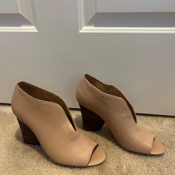 Vince Camuto heels - Picture 2 of 7